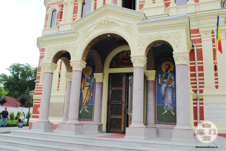 Biserica-Mantuleasa-Craiova-intrarea.jpg?profile=RESIZE_710x