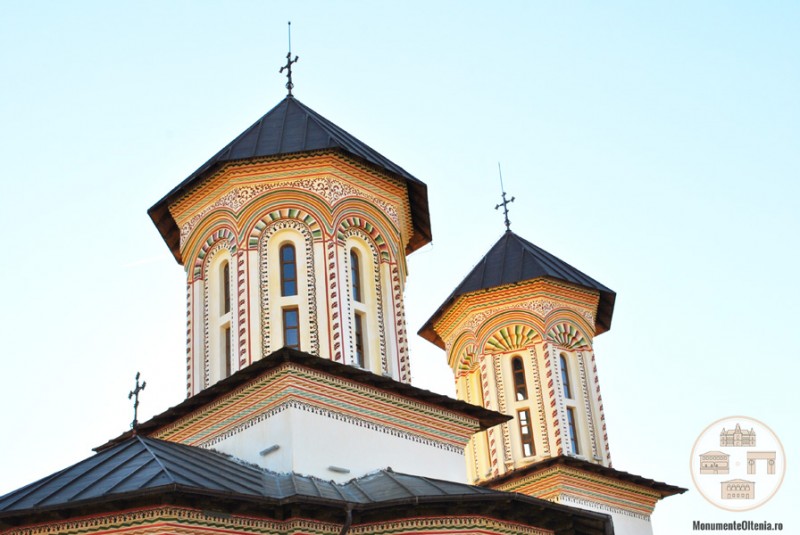 Biserica Sf Nicolae Dorobantia, Craiova - turle