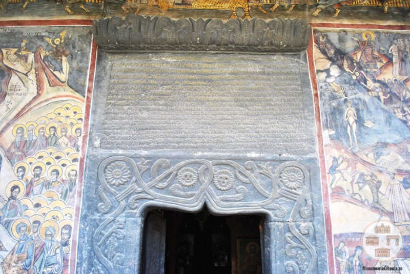 Biserica din Targ, Horezu - pisanie in piatra