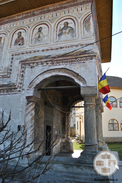 Biserica din Targ, Horezu - pridvor