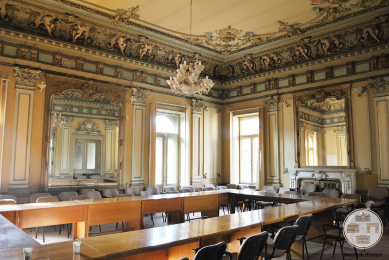 Casa Ionel Plesia, azi Biblioteca Omnia Craiova - Sala Oglinzilor, etaj