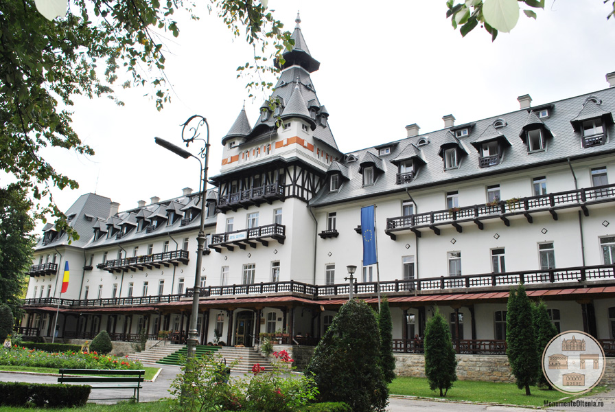 Hotel Central, Calimanesti - vedere din parc