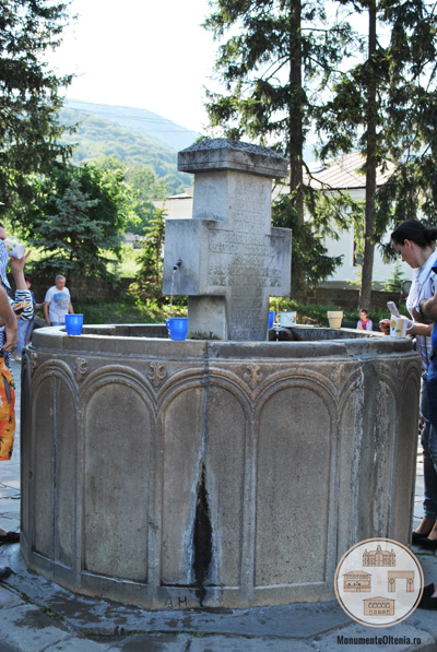 Baptisteriul - fantana de la Manastirea Cozia