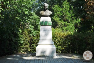 Bustul generalului medic Nicolae Zorileanu - Baile Govora