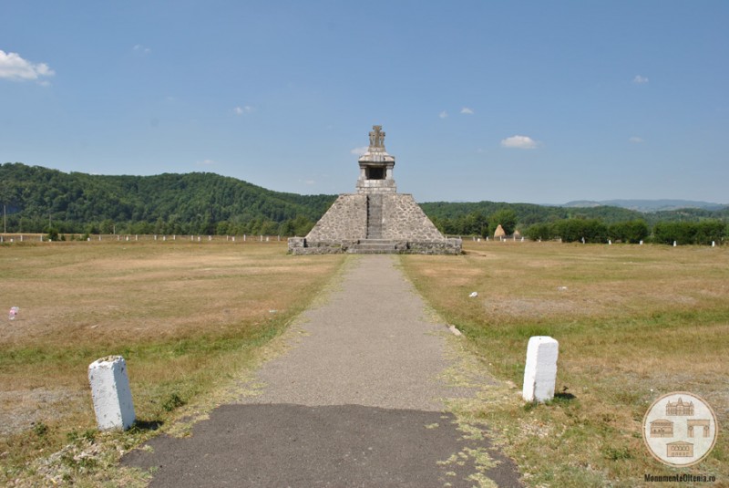 Monumentul Proclamatiei de la Pades pe Campia Soarelui