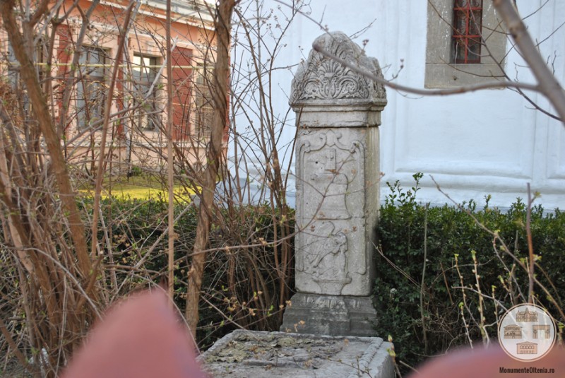 Biserica Obedeanu, Craiova - piatra funerara