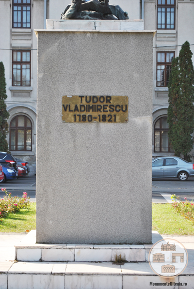 Monumentul lui Tudor Vladimirescu, Craiova - soclu