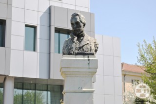Bustul poetului Traian Demetrescu, de Ion Jalea