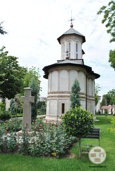 Biserica Sf Nicolae Amaradia Belivaca, Craiova - biserica si cruce de piatra