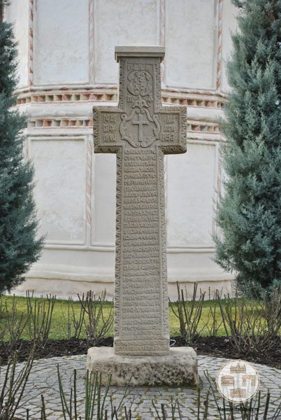 Biserica Sf Nicolae Amaradia Belivaca, Craiova - cruce piatra