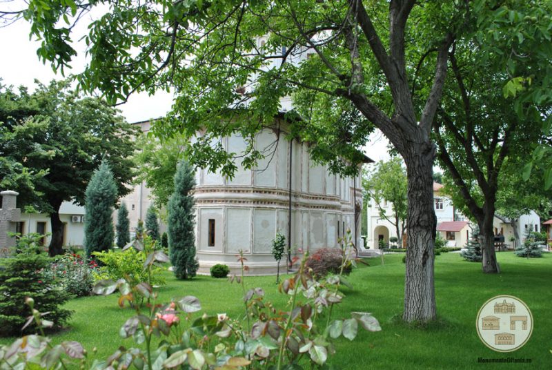 Biserica Sf Nicolae Amaradia Belivaca, Craiova - gradina bisericii