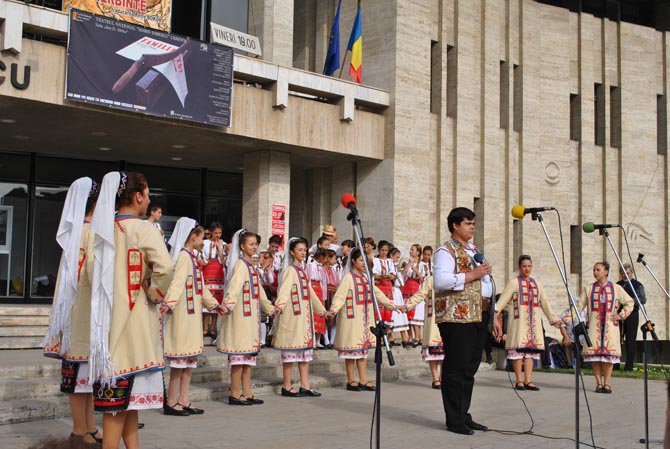 Moment folcloric Craiova muzica si dans popular