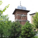 Turnul de intrare - vedere din exteriorul curtii bisericii