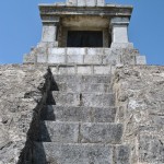 Monumentul Proclamatiei de la Pades - scari catre altar