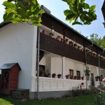 Schitul Iezer, Valcea - vedere asupra chiliilor