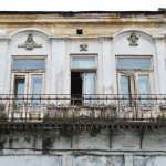 Balcon la etajul unei cladiri istorice din centrul municipiului Slatina (2)