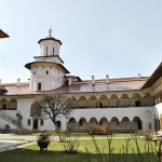 Manastirea Hurezi - latura vestica a incintei interioare