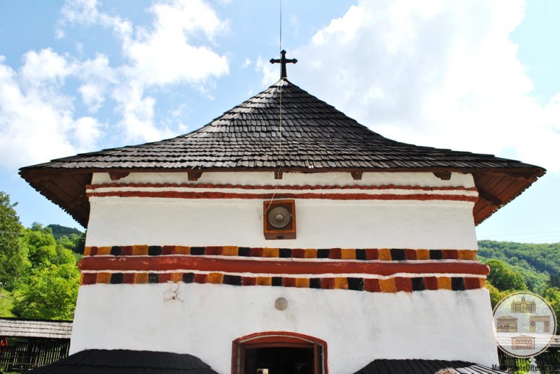 Biserica Toti Sfintii a fostului schit Comanca, Valcea